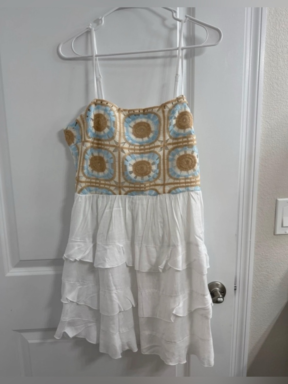 NWT-12 women’s Francesca’s White Tiered Dress with Blue & Tan Crochet Bodice